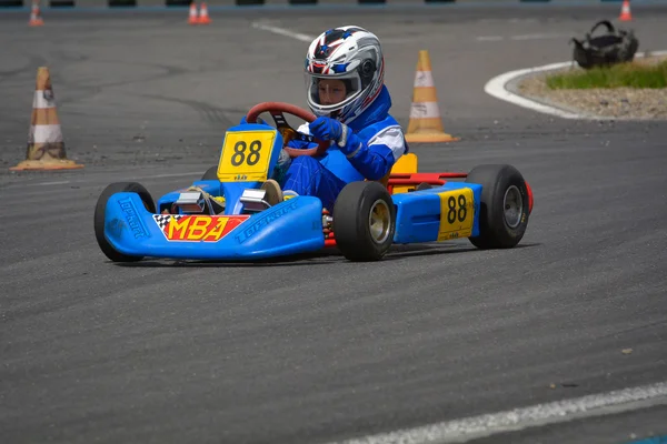 PREJMER, BRASOV, ROMANIA - MAY 3: Unknown pilots competing in National Karting Championship Dunlop 2015, on May 3, 2015 in Prejmer, Brasov, Romania — Stock Photo, Image