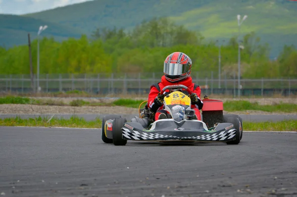 Сібіу Румунія - 18 липня: Невідомо, що конкурують в Red Bull Romaniacs жорсткий ендуро ралі з Ktm 300 мотоцикл. Найважче ендуро мітингу в світі. — стокове фото