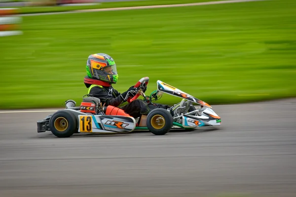 Prejmer, Brasov, Rumänien - 3 maj: Okänd piloter konkurrerande nationella Karting Championship Dunlop 2015, den 3 maj 2015 i Prejmer, Rumänien — Stockfoto