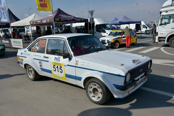 BRASOV, ROMANIA - 26 de marzo: pilotos desconocidos compitiendo en el Tess Rally Brasov 2016 del 25 al 27 de marzo, en Brasov, Romanaia — Foto de Stock