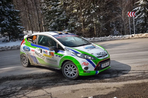 Brasov, Rumänien - 26. März: unbekannte Piloten, die an der Tess Rallye Brasov 2016 vom 25. - 27. März in Brasov, Rumänien teilnehmen — Stockfoto