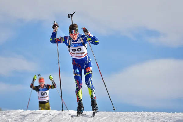 Cheile Gradistei, Roamania - 28 de janeiro: Competidor desconhecido no Campeonato Mundial de Jovens e Jovens da IBU Biathlon 24 de janeiro de 2016 a 02 de fevereiro de 2016, em Cheile Gradistei, Romênia — Fotografia de Stock