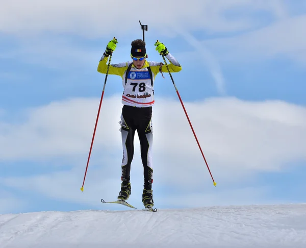 Cheile Gradistei, Roamania - 28 de janeiro: Competidor desconhecido no Campeonato Mundial de Jovens e Jovens da IBU Biathlon 24 de janeiro de 2016 a 02 de fevereiro de 2016, em Cheile Gradistei, Romênia — Fotografia de Stock