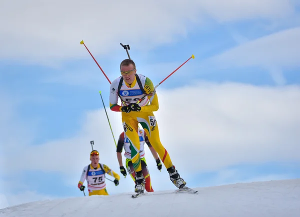 Cheile Gradistei, Roamania - 28 de janeiro: Competidor desconhecido no Campeonato Mundial de Jovens e Jovens da IBU Biathlon 24 de janeiro de 2016 a 02 de fevereiro de 2016, em Cheile Gradistei, Romênia — Fotografia de Stock