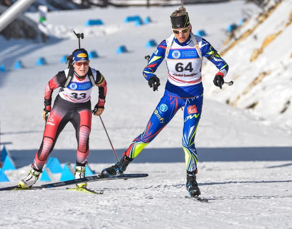 Cheile Gradistei, Roamania - 30 de janeiro: Competidor desconhecido no Campeonato Mundial de Jovens e Jovens da IBU Biathlon 24 de janeiro de 2016 a 02 de fevereiro de 2016, em Cheile Gradistei, Romênia — Fotografia de Stock