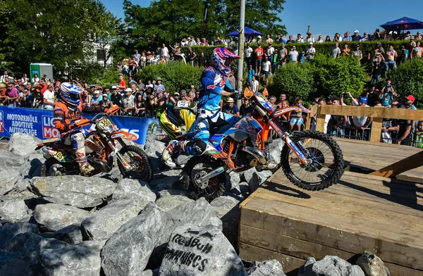 Sibiu, Romanya - 12 Temmuz: Red Bull Romaniacs Hard Enduro Rally bir Ktm motosiklet ile Copetitors. Dünyanın en sert enduro rallisi. 12 Temmuz 2016, Sibiu, Romanya. — Stok fotoğraf