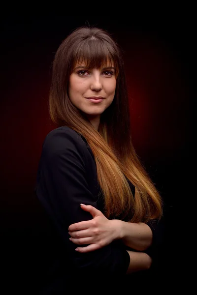 Jovem bonita mulher retrato no estúdio — Fotografia de Stock