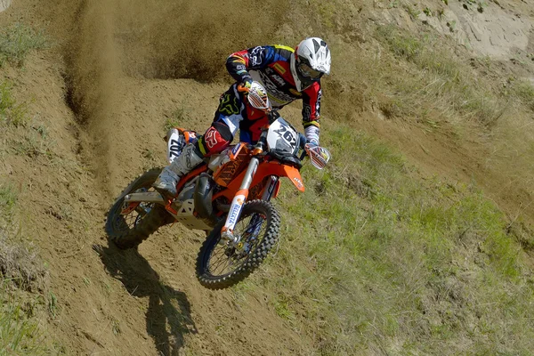 SIBIU, ROMÉNIA - JUNHO 13: Marius Helmersen competindo no Red Bull ROMANIACS Hard Enduro Rally com uma motocicleta KTM EXC. A manifestação de enduro mais dura do mundo. 13 de junho de 2014 em Sibiu, Romênia . — Fotografia de Stock