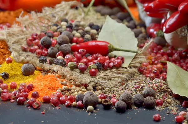 Especiarias. Alimentos e ingredientes da cozinha . — Fotografia de Stock