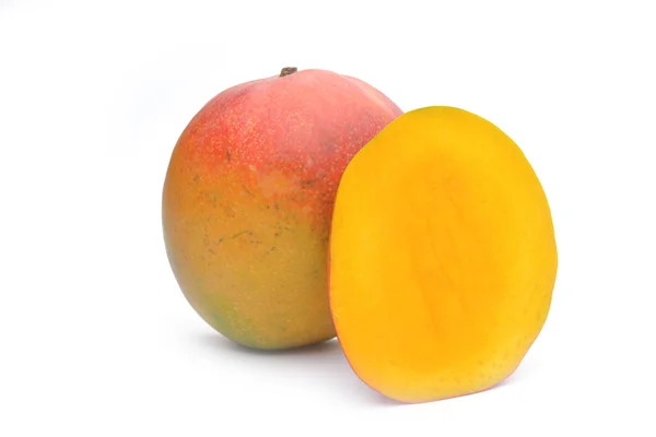 Fruto de mango aislado sobre fondo blanco —  Fotos de Stock