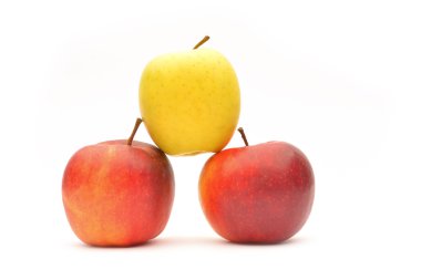 Beyaz arka planda sarı ve Kırmızı elma