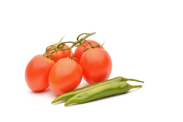 Pomodori e peperoncino caldo sullo sfondo — Foto Stock