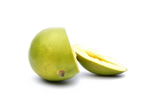 Mango frukt på vit bakgrund — Stockfoto