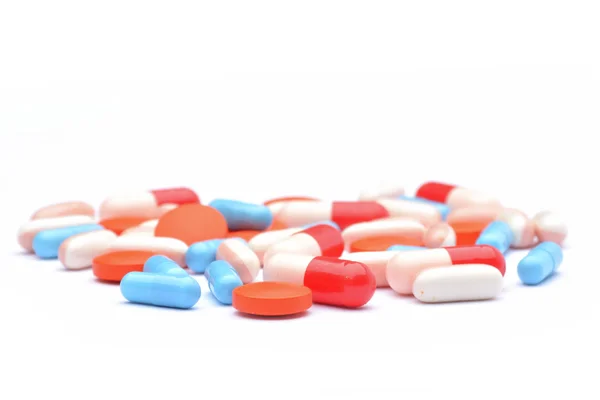 Färgglada piller på vit bakgrund — Stockfoto