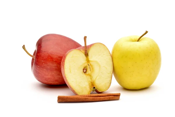 Manzana y rebanada sobre un fondo blanco — Foto de Stock