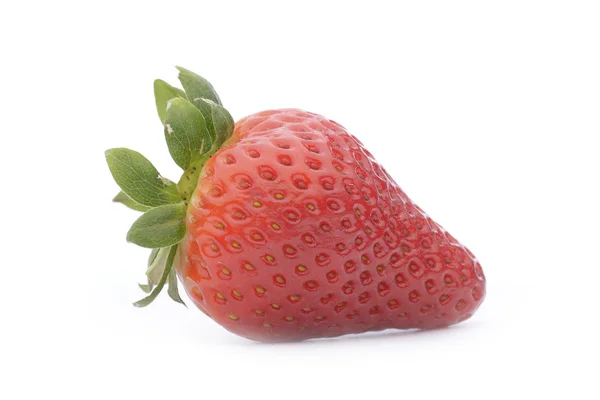 Frische Erdbeere isoliert auf weißem Hintergrund — Stockfoto