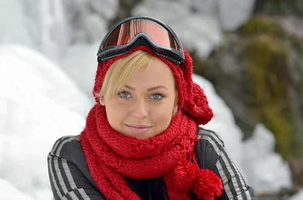 Güzel bir kadın portresi Kışın açık — Stok fotoğraf