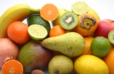 Beyaza izole edilmiş egzotik meyve çeşitleri