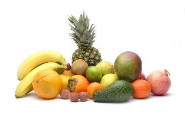 Beyaza izole edilmiş egzotik meyve çeşitleri