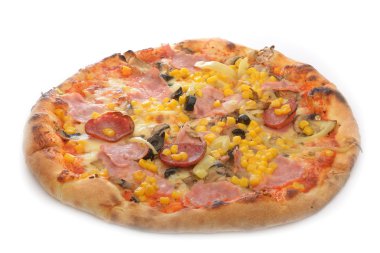 beyaz zemin üzerine lezzetli pizza