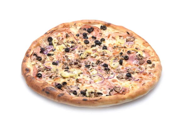 Pizza cu șuncă, ceapă și măsline — Fotografie, imagine de stoc