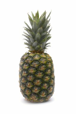 Beyaz arkaplanda ananas
