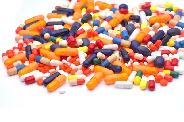 Tabletták izolált fehér alapon — Stock Fotó