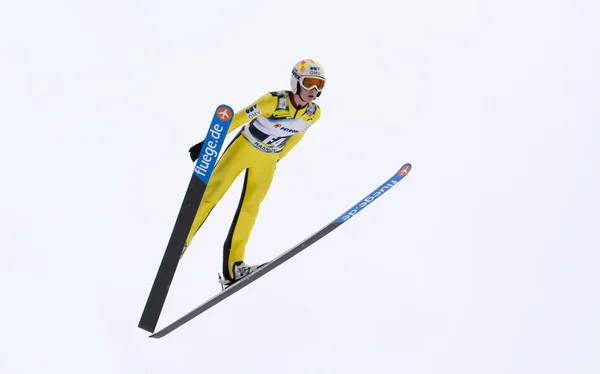 Rasnov, Romania - 7 febbraio: Sconosciuto saltatore con gli sci gareggia nella Coppa del Mondo di salto con gli sci FIS Ladies il 7 febbraio 2015 a Rasnov, Romania — Foto Stock