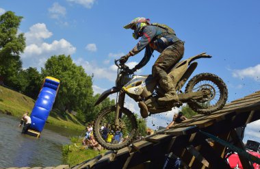 Sibiu, Romanya - 16 Temmuz: Miha Spindler Red Bull Romaniacs zor Enduro Rallisi içinde Beta 300 Rr Motosiklet ile rekabet. Dünyanın en zor enduro Rallisi. 16 Temmuz 2015 Sibiu, Romanya.