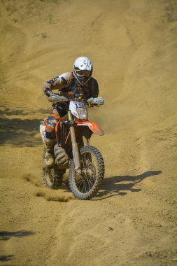 Sibiu, Romanya - 18 Temmuz: Lukas Bleiner Red Bull Romaniacs zor Enduro Rallisi içinde Enduroteam Vorarlberg Motosiklet ile rekabet. Dünyanın en zor enduro Rallisi. 18 Temmuz 2015 Sibiu, Romanya.