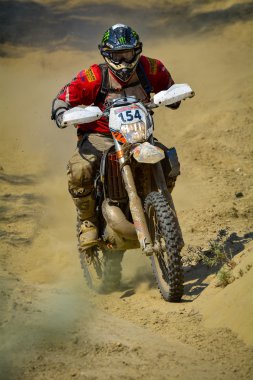 Sibiu, Romanya - 18 Temmuz: Andreas Toifl Red Bull Romaniacs zor Enduro Rallisi içinde Shal Motosiklet ile rekabet. Dünyanın en zor enduro Rallisi. 18 Temmuz 2015 Sibiu, Romanya.