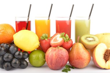 Beyaz üzerine taze meyve suları 