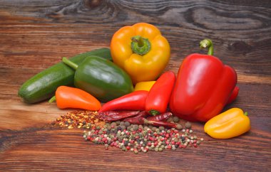 Renkli biber, pul biber ve baharat