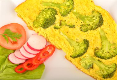 Tabakta sebze ile lezzetli omlet