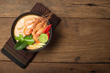 Tay gıda Tom Yum Goong baharatlı çorba