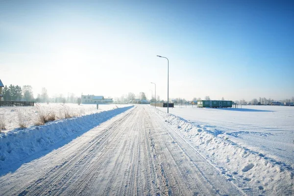 Snow Covered Country Road Village Tall Trees Hoarfrost Car Tracks — Stock Photo, Image