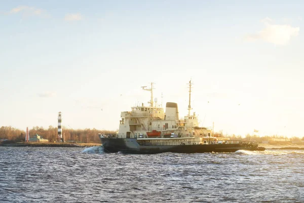 Soviet Icebreaker Lighthouse Dramatic Sunset Sky Freight Transportation Global Communications — Stock Photo, Image