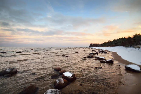 View Snow Covered Baltic Sea Coast Sunset Stones Water Close — Stock Photo, Image