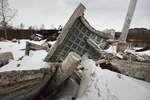 Cielo Drammatico Con Nuvole Scure Sopra Rovine Vecchio Edificio Dettagli — Foto Stock