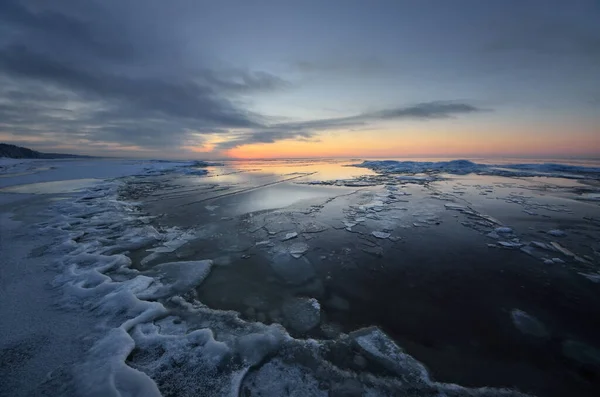 Vista Panoramica Sulla Riva Innevata Del Lago Saima Ghiacciato Tramonto — Foto Stock