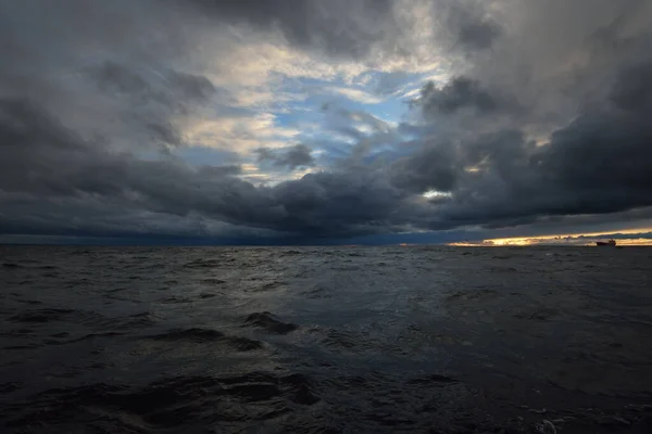 Blick Auf Die Nordsee Von Einem Segelboot Bei Sonnenuntergang Dramatisch — Stockfoto