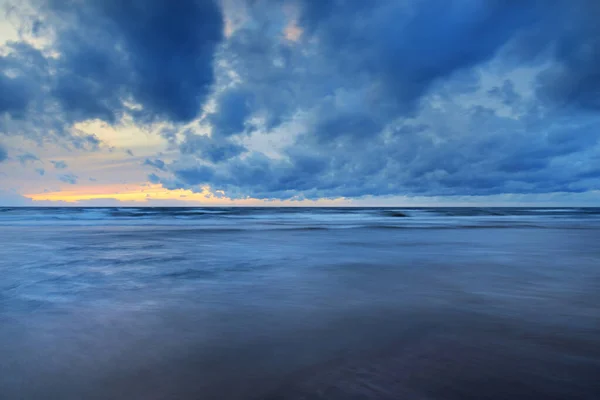 Epic Colorido Brillante Puesta Sol Nubes Sobre Mar Báltico Después — Foto de Stock