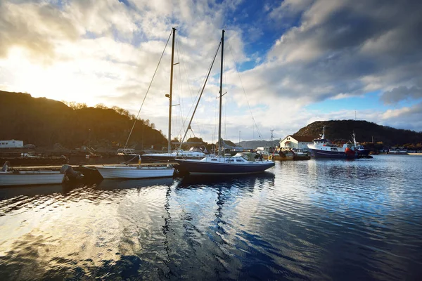 Motorboats Sailing Fishing Boats Moored Pier Small Village Fjords Hidra — Stock Photo, Image