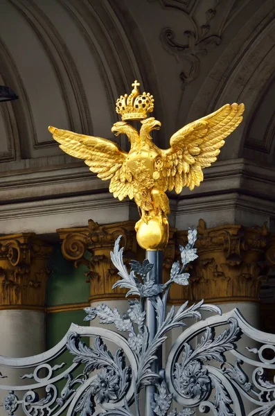 Águila Dorada Dos Cabezas Puerta Principal Ceremonial Del Palacio Invierno — Foto de Stock