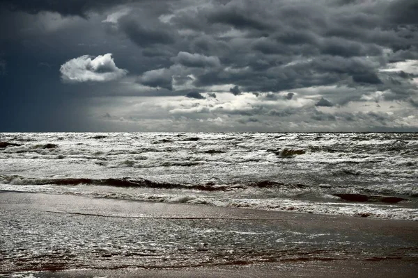 Mar Báltico Bajo Las Nubes Oscuras Dramáticas Después Tormenta Letonia — Foto de Stock