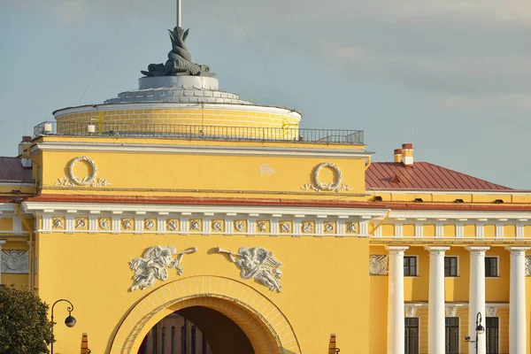 Bogen Und Turm Der Admiralität Sankt Petersburg Russland Reiseziele Nationales — Stockfoto