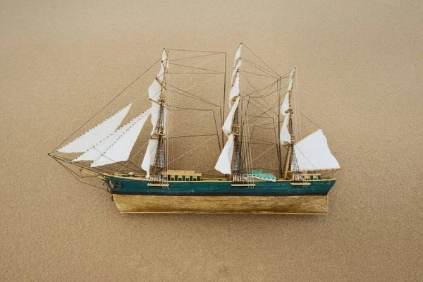 Antiquário Modelo Escala Madeira Navio Alto Clipper Close Duna Areia — Fotografia de Stock