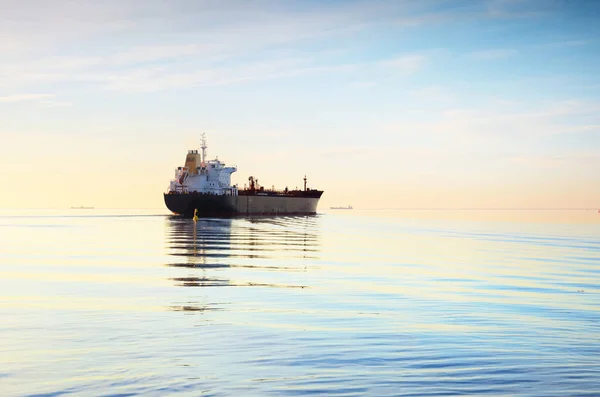 Stora Svarta Tankfartyg Seglar Ett Öppet Hav Från Europort Vid — Stockfoto