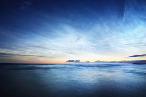 Hvězdné Nebe Noctilucent Mraky Nad Pobřeží Baltského Moře Letní Slunovratné — Stock fotografie