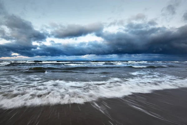 Nuages Orageux Dessus Mer Baltique Hiver Longue Exposition Coucher Soleil — Photo